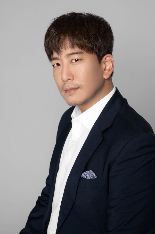 [단독] 강두, 배우 생활 20년만 새 도전 "성악 콩쿠르 나갈 것" (신년인...
