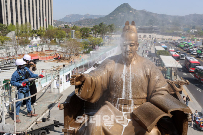 4·19혁명 기념일 앞두고 도심 곳곳 기념행사·집회로 '북적'[사회in]