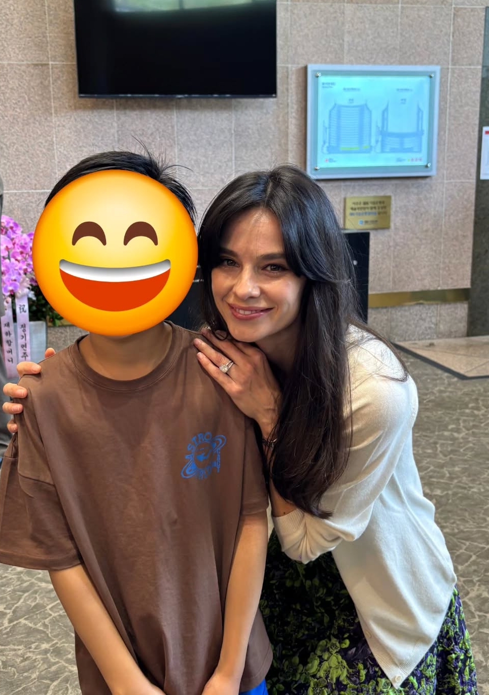 [뮤즈★]송중기, ♥케이티에 반한 이유 있었다 “사진 부탁드리자 아이...