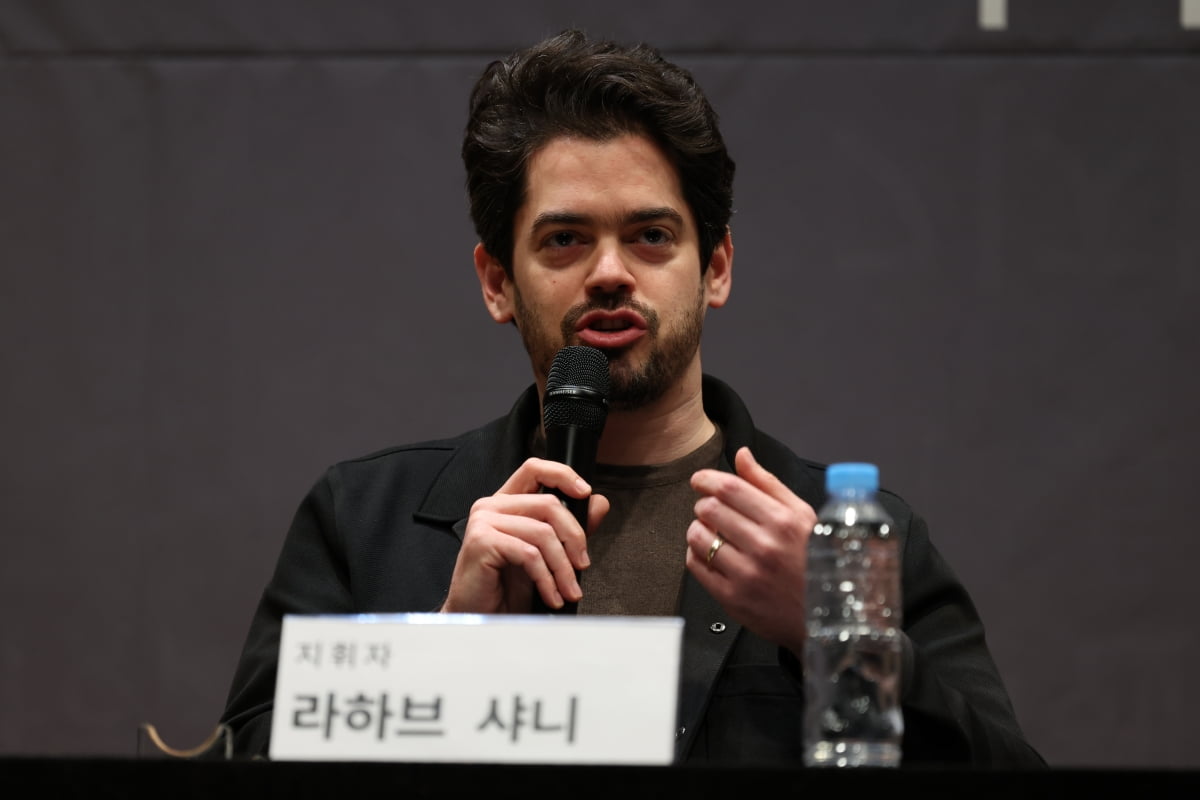 '조성진과 협연' 이스라엘 지휘자 “정치 입장 강요 말아주세요”