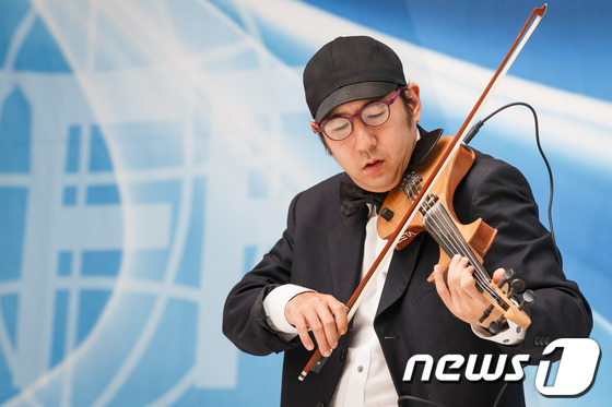 [단독] "여기 사인하면 공연시켜 줄게"…유진 박 매니저 실형 확정