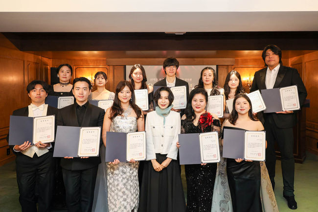 부실한 찬이 있어 왕후의 밥은 더 따습다…‘2026 신격호 롯데 예술가 자...