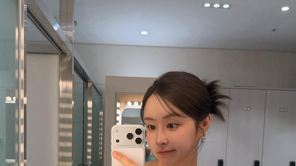 은가은, 민트 드레스 차림으로 홈쇼핑 출격 예고