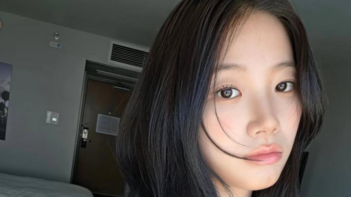 카즈하, 자연광 셀카로 전한 긴 생머리 비주얼