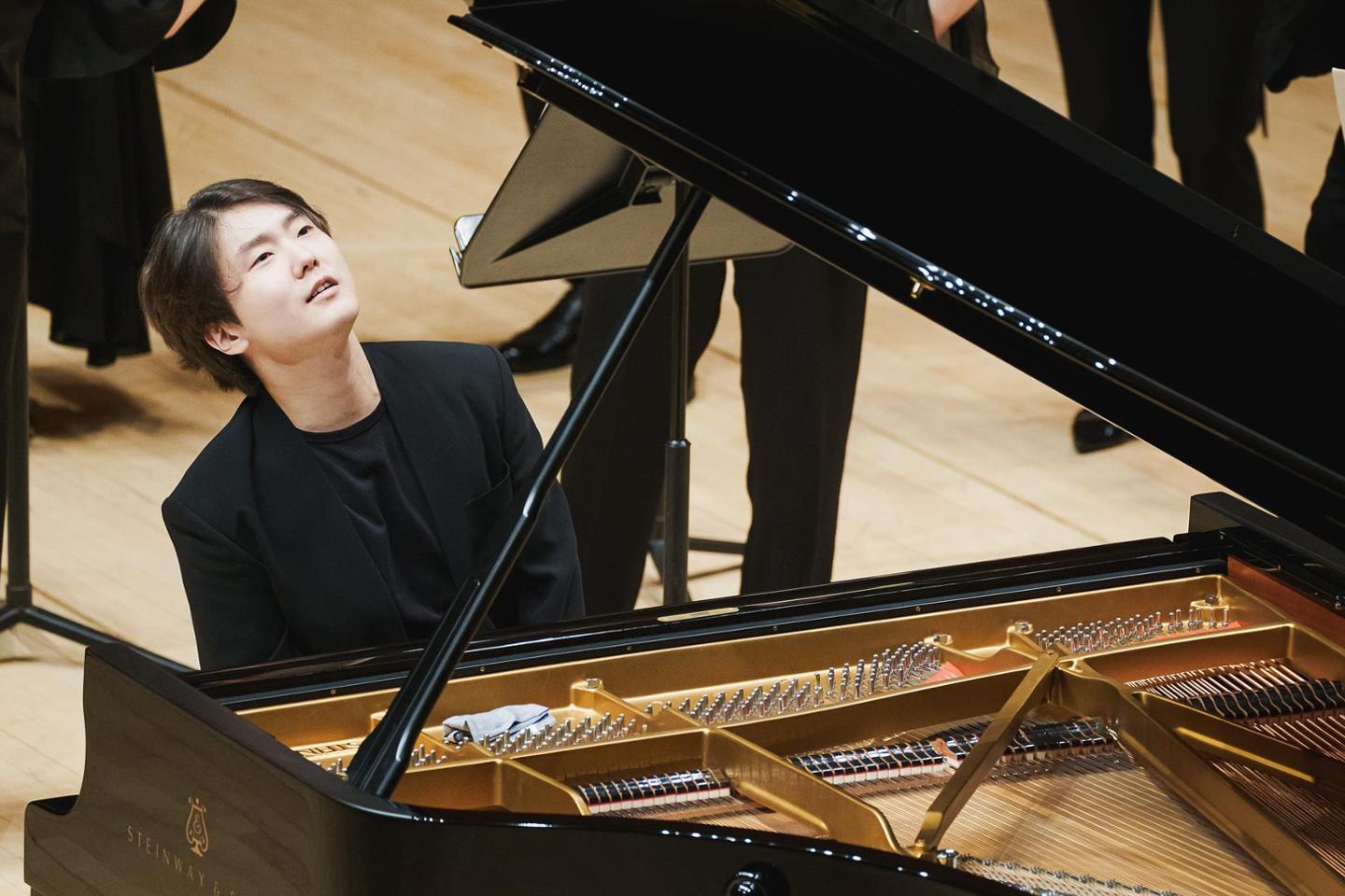 "혼자 되지 않으려 피아노 시작"...조성진에게 찾아올 '별의 순간'은?