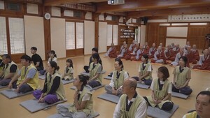 삭발한 딸에게 "큰스님 되세요"..봉녕사, 스님 가족 초청 템플스테이